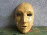 Masca Volto venetiana realizata manual din papier mache produsa de atelierul Tragicomica din Venetia !