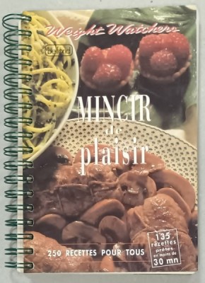 WEIGHT WATCHERS - MINCIR DE PLAISIR , 250 RECETTES POUR TOUS , textes et recettes de MARIE ABADIE , 1990 foto