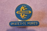 Insigna industrie - din metal și email a &icirc;ntreprinderii IMATEX din T&acirc;rgu Mureș