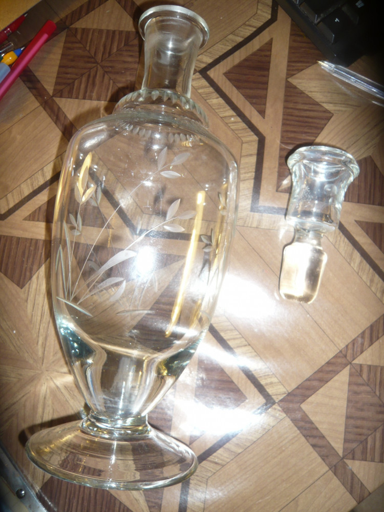Sticla de Lichior h= 34 cm cu dop frumos gravata ( dopul incert) | Okazii.ro