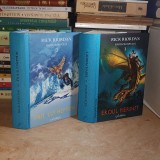 RICK RIORDAN - EROII OLIMPULUI * 2 VOL. : EROUL PIERDUT + FIUL LUI NEPTUN , ARTHUR , 2017-2018 ( CARTONATE ) *