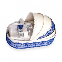 Trusou botez complet, in landou, decor elegant cu dantela albastra Denikos&reg; 142
