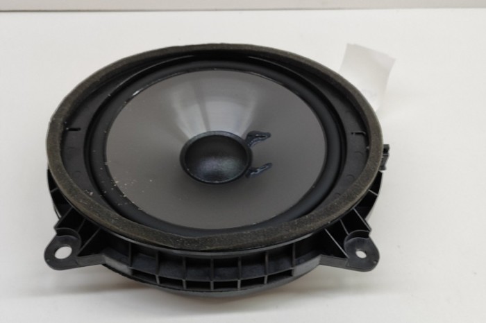 Difuzor ușă dreapta față LEXUS ES _Z10_, _A10_, _H10_ 2021 OEM: 86160-33A60 22750951