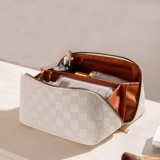 Geant&Auml; cosmetice c&Auml;l&Auml;torie, piele ecologic&Auml;, impermeabil&Auml;, compartimentat&Auml;, cu m&Atilde;&cent;ner, crem cu carouri, 22x13x12.5 cm