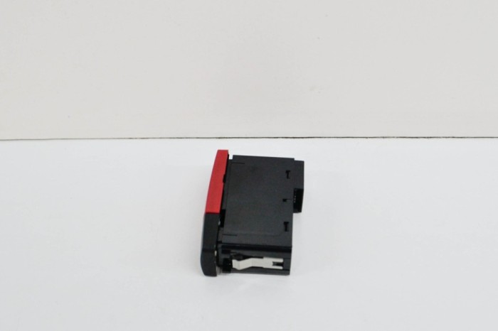 Buton de avarie LAND ROVER RANGE ROVER III L322 2004 OEM: 6901768 14904072