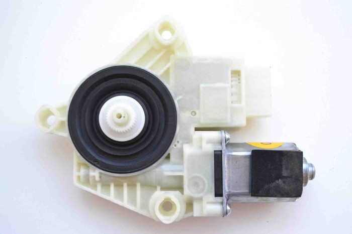 Motor macara geam ușă st&acirc;nga spate VW PASSAT B8 3G2 2015 OEM: 5Q4959812E 1565558