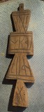 PRISTOLNIC(PECETAR), SIGILIU VECHI PENTRU PRESCURI(INITIALE RITUALICE)/ PIESA DE INCEPUT DE SEC.XX SCULPTATA IN LEMN DE TEI/ PROB.ZONA OLTENIEI/