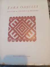 Țara Oașului.Țesături, ceramică, broderii