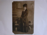 Carte poștală cu t&acirc;nără doamnă in 1909