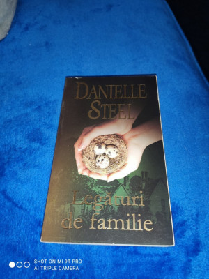 DANIELLE STEEL: LEGATURI DE FAMILIE foto