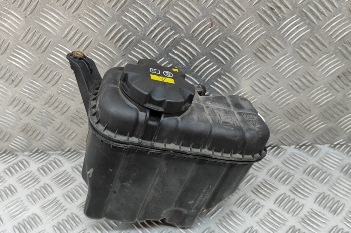Vas de expansiune BMW 4 Coupe F32, F82 2015 OEM: 2284600 30422740