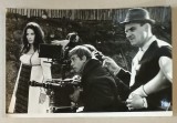 FILMUL &#039; COLUMNA &#039; , SCENA DIN TIMPUL FILMARII : ANTOANELLA LUALDI , OPERATORUL DAN DADIRLAT , REGIZORUL MIRCEA DRAGAN , FOTOGRAFIE DE PRESA , 1968