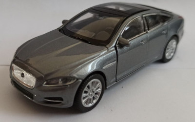 Macheta Jaguar XJ 2010 gri - Welly 1/36 foto