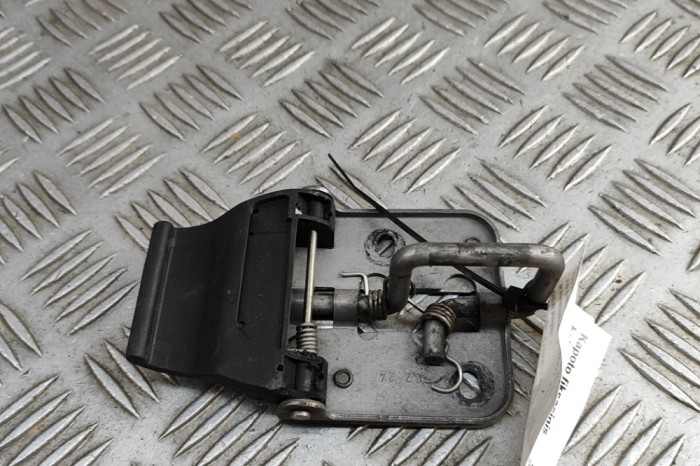 Zăvor de siguranță capota SKODA KAROQ NU7 2024 OEM: 57A823186A | 31846178