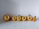 Lot 6 globuri de sticla vintage aurii cu model, decor pom brad Craciun