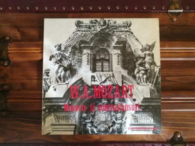 W.A. Mozart &amp;lrm;&amp;ndash; Menuete si Contradansuri (Stare excelenta) foto