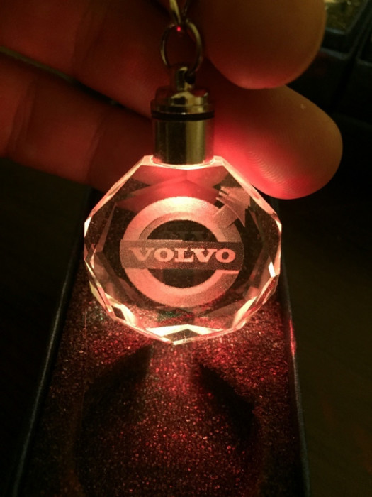 Breloc auto din cristal cu LED - Logo VOLVO