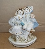 Bibelou portelan ceramica Tanar si tanara stand pe banca