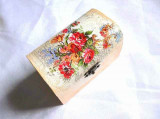 Cutie cu flori de camp rosii, galbene, albastre, cutie de lemn 32669
