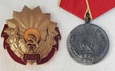 LOT Ordinul &amp;amp; Medalia MUNCII distinctie comunista - Ceausescu &amp;#039;&amp;#039;epoca de aur&amp;#039;&amp;#039; foto