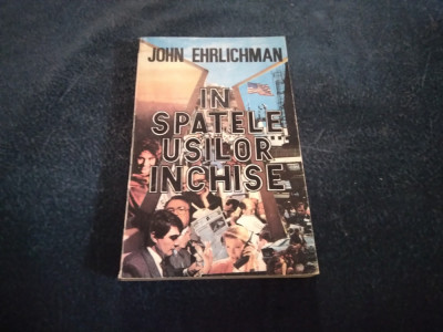 JOHN EHRLICHMAN - IN SPATELE USILOR INCHISE foto