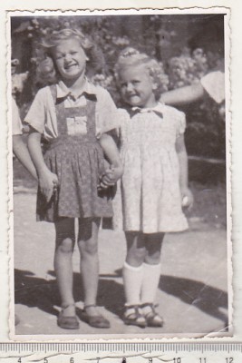 bnk foto - Arhiducesele Maria Magdalena si Elisabeta cca 1944-1945 foto