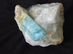 Geoda quartz cu amazonite 875 gr / transport GRATUIT foto