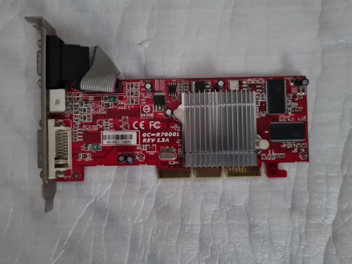 Placa video ATI Radeon 7020 64 MB Tv-out AGP