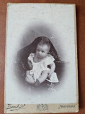 Fotografie tip CDV, fetita bebelus, inceput de secol XX