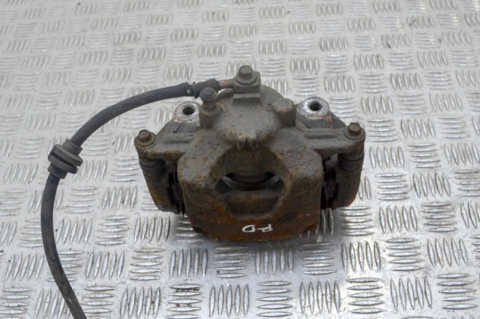 Etrier de fr&acirc;nă dreapta față OPEL ZAFIRA TOURER C P12 2012 13577492