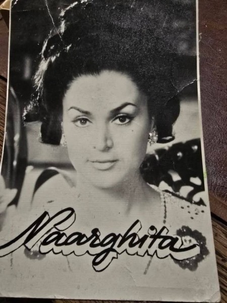 Naarghita / Narghita - Fotografie cu dedicatie si semnatura artistei. 17,5 x 12 cm