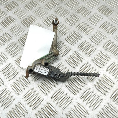 Senzor de nivel &amp;icirc;nălțime st&amp;acirc;nga față VW TOUAREG 7P5 2013 OEM: 7P0616213 32753248 foto