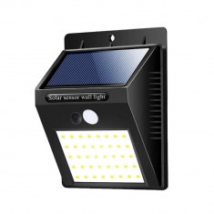 Lampa cu led- incarcare solara si sensor de miscare foto