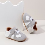 Adidasi albi cu gri pentru bebelusi - Jean (Marime Disponibila: 3-6 luni