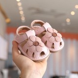 Cumpara ieftin Sandalute roz cu floare aplicata si piuitoare in talpa (Marime Disponibila: