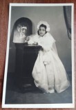 QW18 62 - Fotografie foarte veche - fetita la icoana - an 1941, Alb-Negru, Europa, Portrete