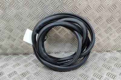 Garnitura ușă dreapta spate HONDA CIVIC X Hatchback FC_, FK 2021 OEM: 72810-TGG-T01 | 27282296 foto