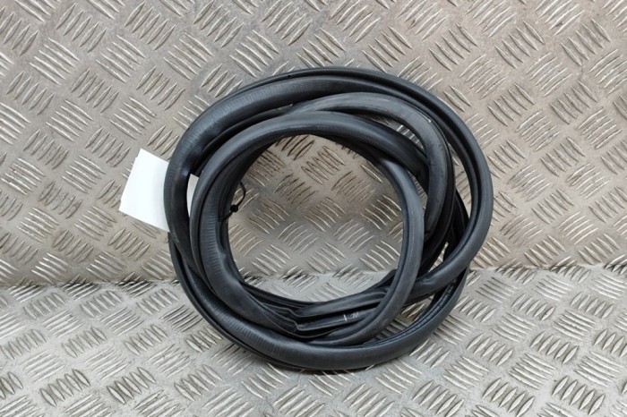 Garnitura ușă dreapta spate HONDA CIVIC X Hatchback FC_, FK 2021 OEM: 72810-TGG-T01 | 27282296