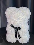 Ursulet din Trandafiri 25cm cu Flori de Spuma, in Cutie Transparenta 30x17cm - alb