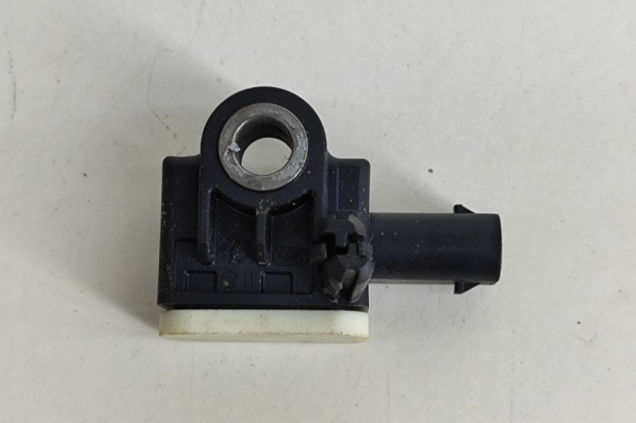 Senzor de impact dreapta față PORSCHE Taycan 2021 OEM: 971.907.651,971907651 | 23962899