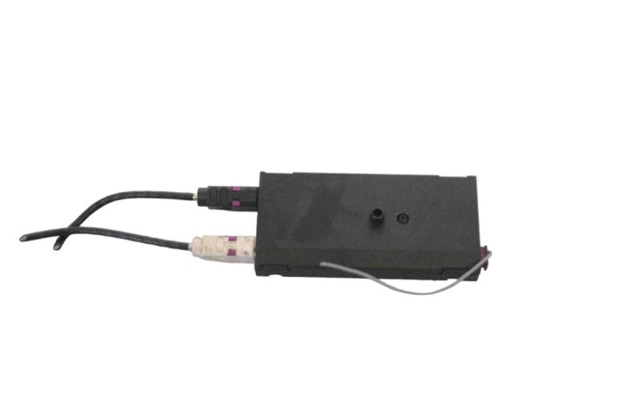 Amplificator de antena BMW 4 Cabrio F33, F83 2015 OEM: 9273667