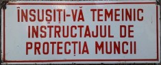 Tablă emailată protecția muncii &ndash; &Icirc;nsușiți-vă temeinic instructajul de protecția muncii &ndash; Rom&acirc;nia comunistă