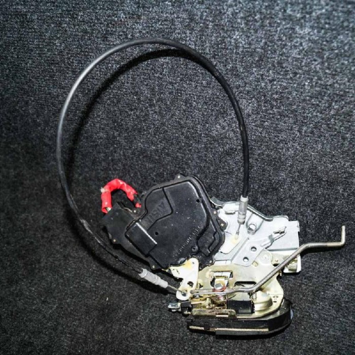 &Icirc;ncuietoare ușă st&acirc;nga spate TOYOTA RAV 4 II _A2_ 2004 2279053