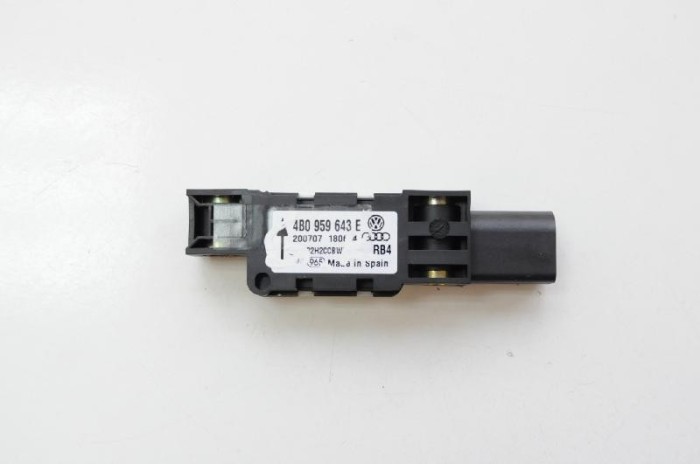 Senzor de impact st&acirc;nga spate VW TOUAREG 7LA, 7L6, 7L7 2005 OEM: 4B0959643E 2099853