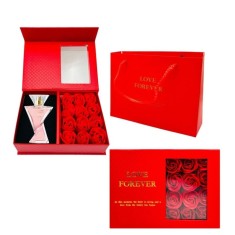 Cutie cadou Love Forever cu 12 trandafiri de sapun si apa de parfum Oriflame So Fever Together pentru femei 50 ml, cadou elegant si rafinat