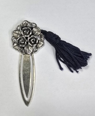 Semn de carte din argint, decorat cu flori de trandafir, Secol XIX foto