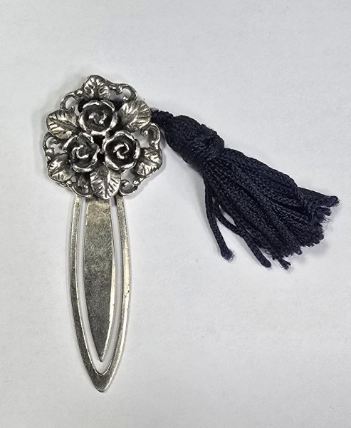 Semn de carte din argint, decorat cu flori de trandafir, Secol XIX