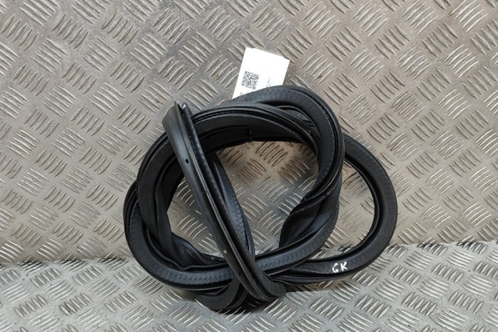Garnitura ușă st&acirc;nga spate CITRO&Euml;N C4 III BA_, BB_, BC_ 2021 OEM: 9833317780 | 27304841