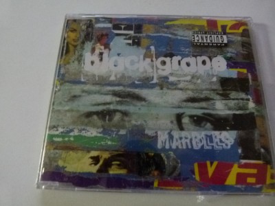 Black grape -marbles, single, 974 foto