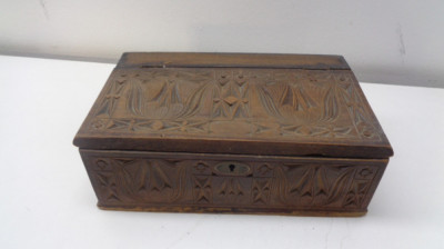 cutie, cutii vechi din lemn sculptat foto
